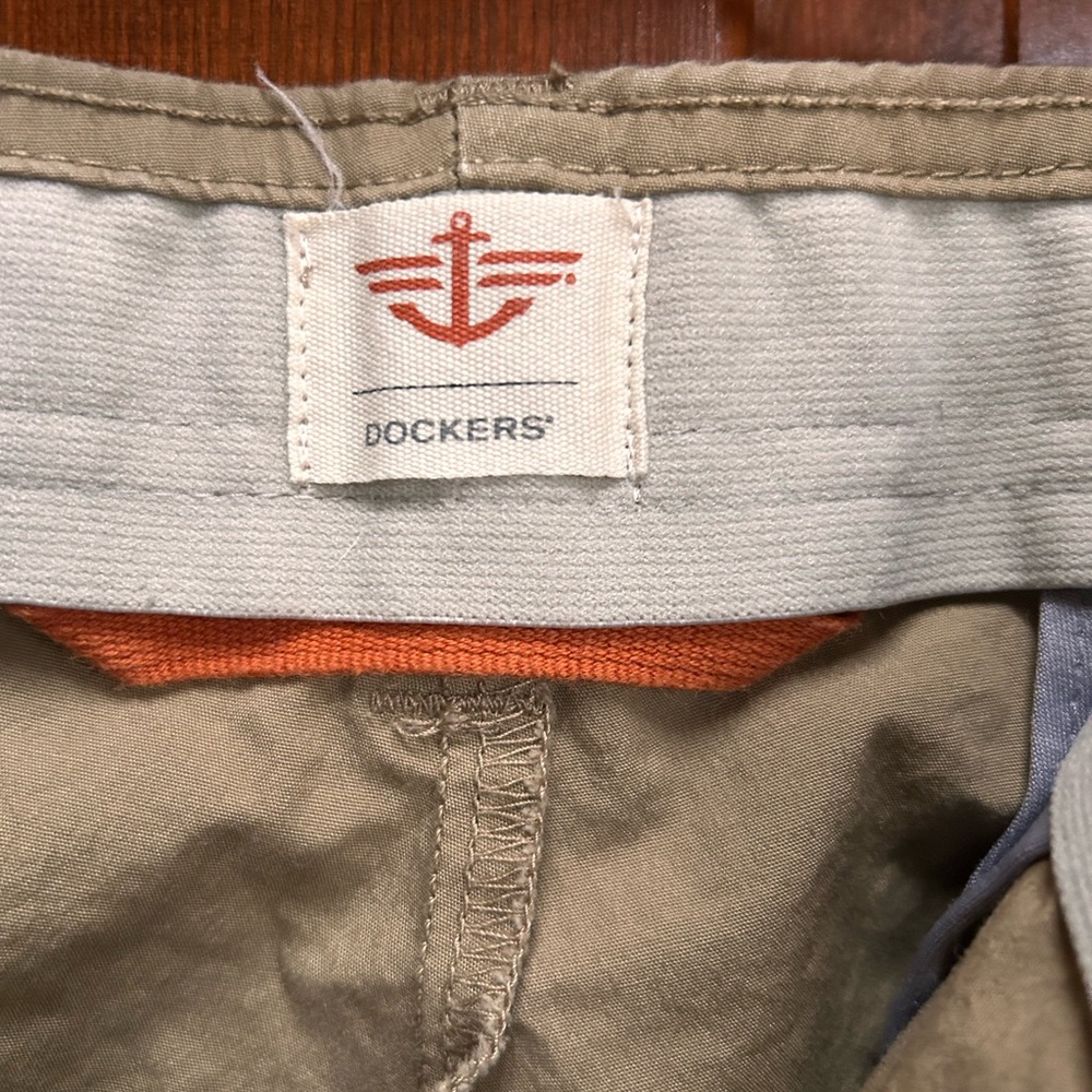 Dockers Men's Khaki Cargo Shorts - Picture 8 of 12